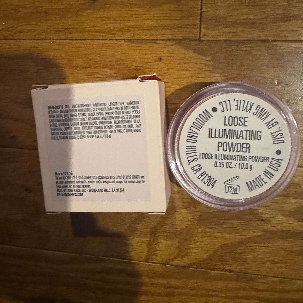 KYLIE Jenner Loose Highlighting Powder - Pink Compact - Picture 3 of 4